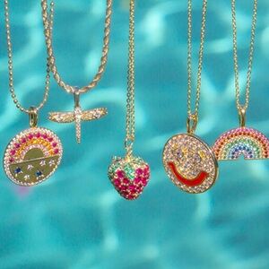 NWOT Strawberry 🍓 Gold Necklace ✨Melinda Maria Limited Edition SOLD OUT